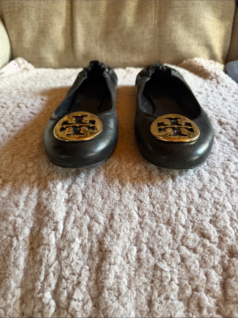 Tory Burch Black Leather Ballet Flats with Gold Logo Emblem - Picture 2 of 6
